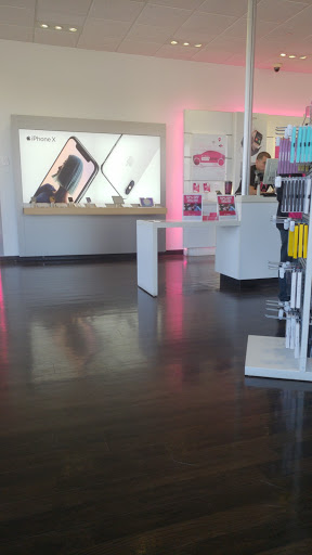 Cell Phone Store «T-Mobile», reviews and photos, 237 S Research Pl, Central Islip, NY 11722, USA