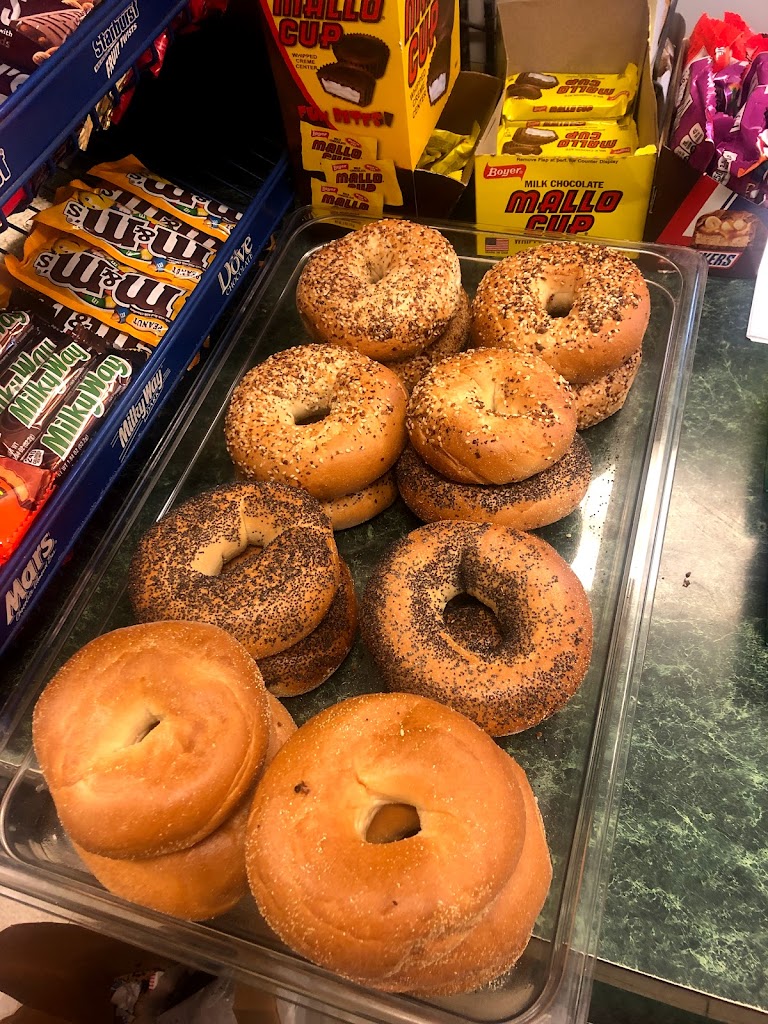 Jeanne's Corner Grocery & Deli 19145