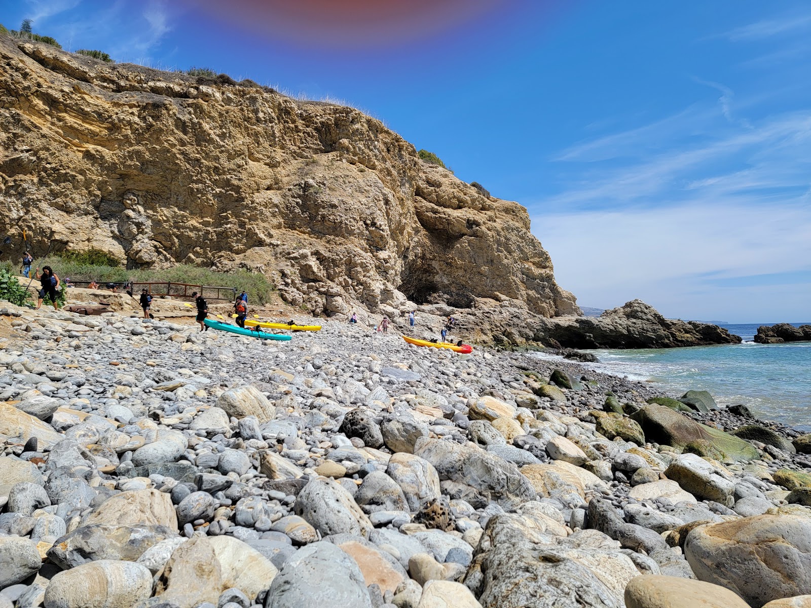 Φωτογραφία του Terranea Beach με γκρίζα άμμο και βράχια επιφάνεια