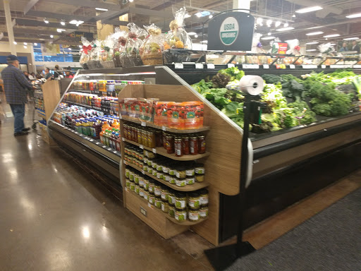 Grocery Store «Fred Meyer», reviews and photos, 14300 1st Avenue South, Burien, WA 98168, USA