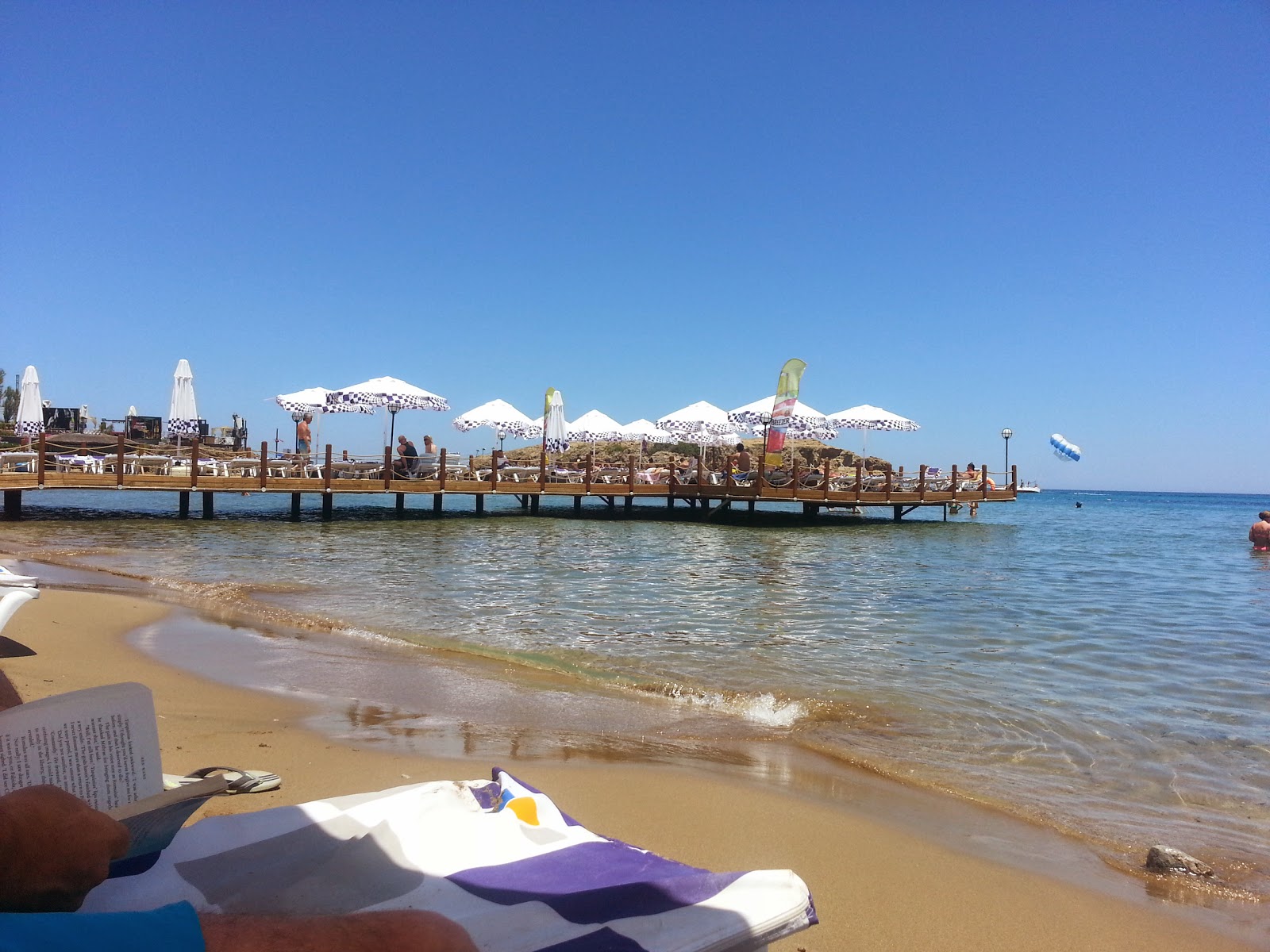 Foto von Escape beach mit gerader strand