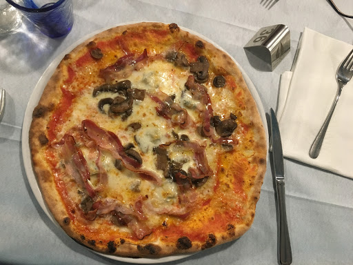 Ristorante Pizzeria Azzurra di Pischedda Augusto e Chessa Marco in Santa Teresa Gallura, Provincia di Sassari