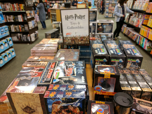 Barnes & Noble image