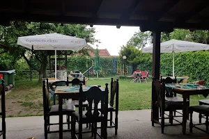 Garden restaurant image