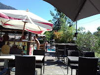 Atmosphère du Le Santo - Bar / Restaurant - Piscine Chauffée à Talloires-Montmin - n°13