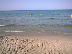 Photo de Dar Allouche Beach avec rivage droit, long