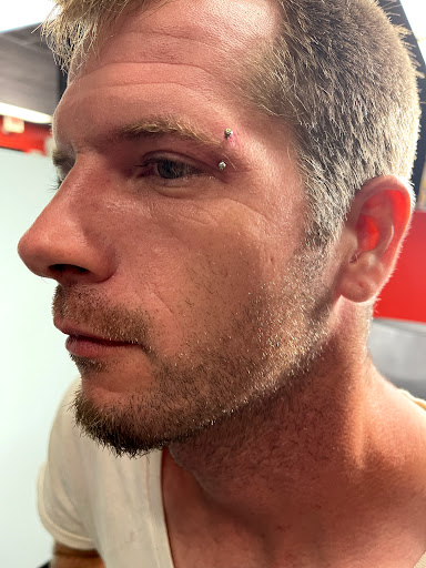 Tattoo Shop «Knuckle Up Tattoo Co.», reviews and photos, 2083 Irvin Cobb Dr, Paducah, KY 42003, USA