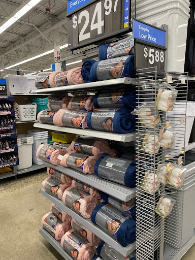 Discount Store «Walmart», reviews and photos, 1460 Golf Rd, Rolling Meadows, IL 60008, USA