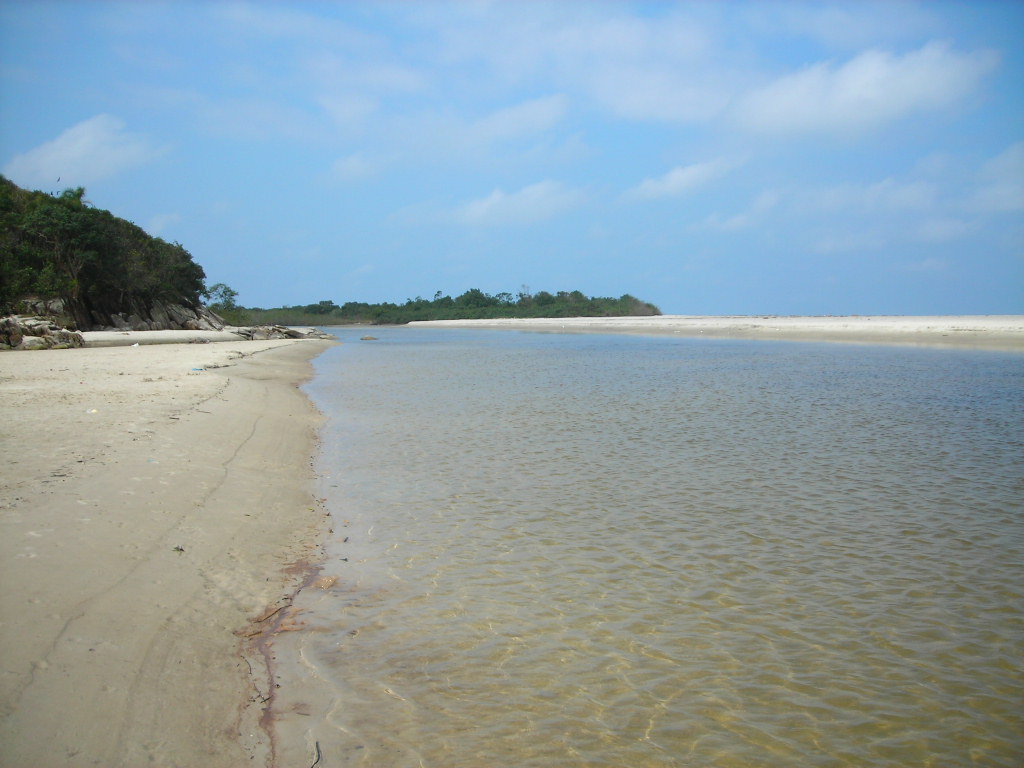 Fotografija Plaža Reka Itaguare z turkizna čista voda površino