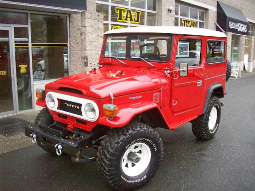 Auto Body Shop «TAJ Collision Center», reviews and photos, 60 NW Gilman Blvd, Issaquah, WA 98027, USA