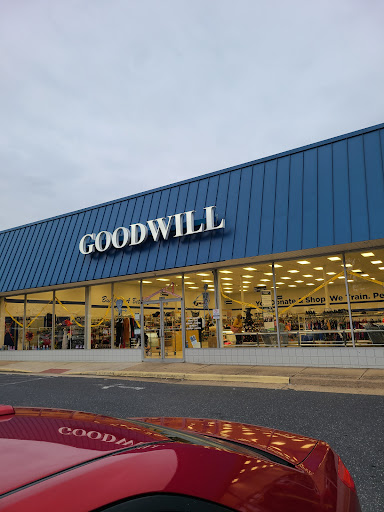 Goodwill Store and Donation Center, 2025 E Market St, Harrisonburg, VA 22801, USA, 