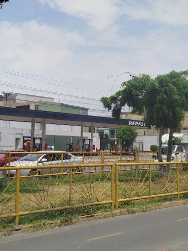 Opiniones de Repsol Santa Catalina en Lima - Gasolinera