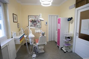Studio Dentistico Crescini image