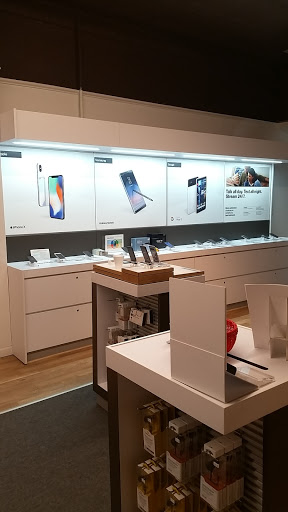 Cell Phone Store «Verizon Lexington», reviews and photos, 1792 Massachusetts Ave, Lexington, MA 02420, USA