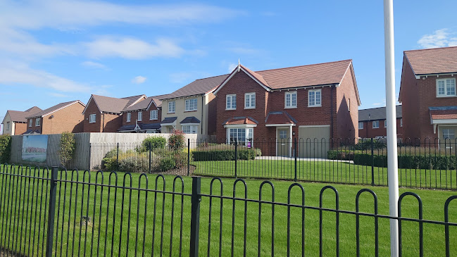 Taylor Wimpey West Hollinsfield