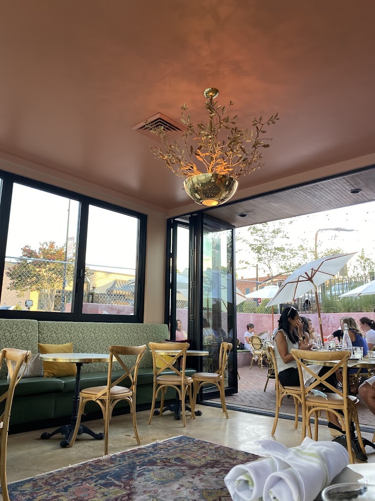 Hank's Downtown Dive 27511