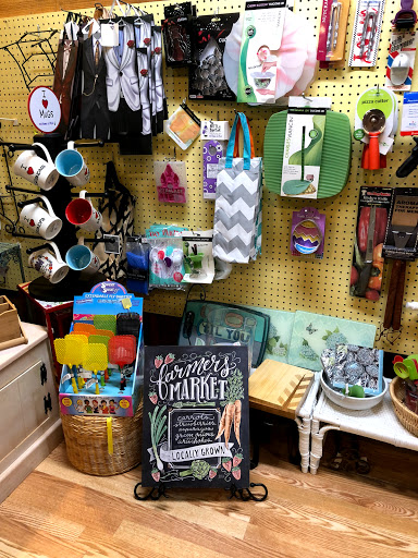 Gift Shop «Beach Basket Gift, Clothing & Christmas Shop», reviews and photos, 4102 Harborview Dr, Gig Harbor, WA 98332, USA