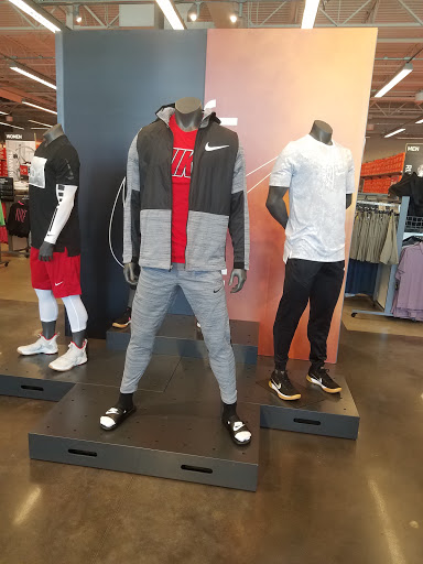 Department Store «Von Maur», reviews and photos, 2 Fountain Grass Dr, Lake St Louis, MO 63367, USA