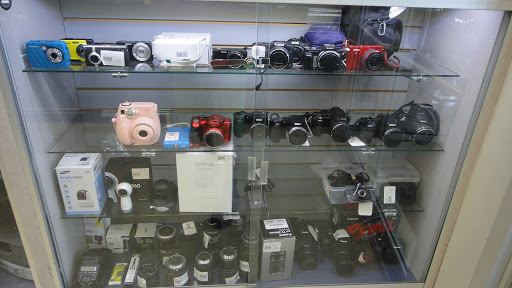 Check Cashing Service «Cash America Pawn», reviews and photos, 882 N Lake St #50, Aurora, IL 60506, USA