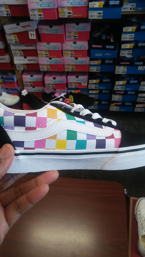 Shoe Store «Shoe Dept.», reviews and photos, 1106 N Main St, Suffolk, VA 23434, USA