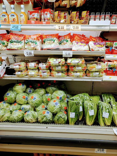 Grocery Store «Miles Supermarket», reviews and photos, 4127 E 131st St, Cleveland, OH 44105, USA