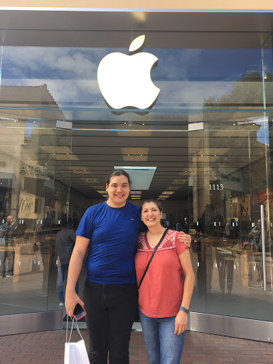 Apple Fashion Island image