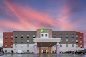 Holiday Inn Express & Suites Columbus - Worthington, an IHG Hotel image