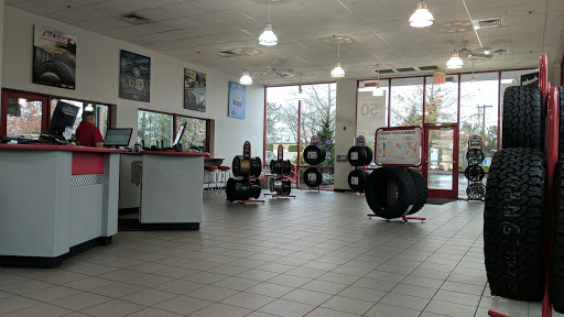 Tire Shop «Discount Tire Store - Tualatin, OR», reviews and photos, 9606 SW Tualatin-Sherwood Rd, Tualatin, OR 97062, USA