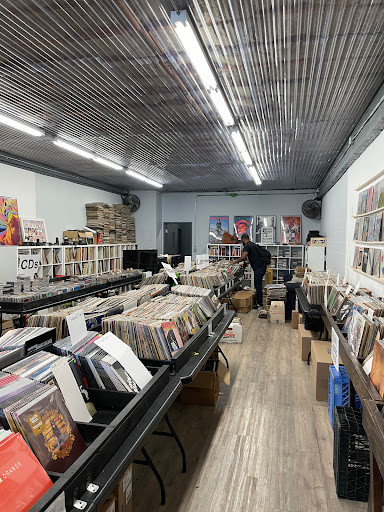 Nivessa vinyl records store shop (on Pico)