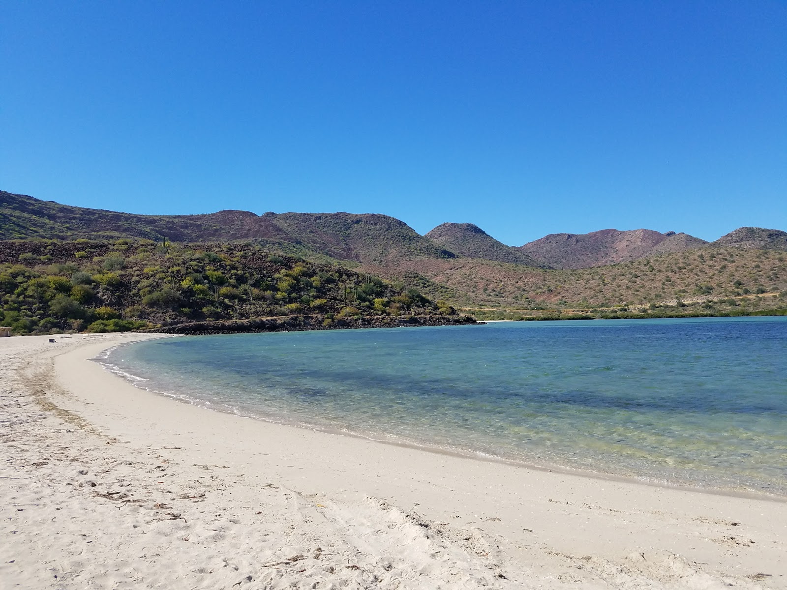 Foto di Spiaggia El Requeson con una superficie del sabbia fine e luminosa