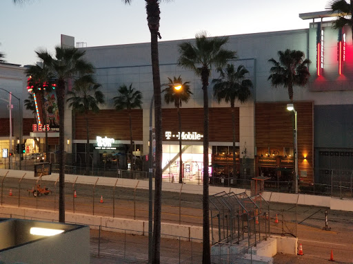 Cell Phone Store «T-Mobile», reviews and photos, 81 S Pine Ave, Long Beach, CA 90802, USA