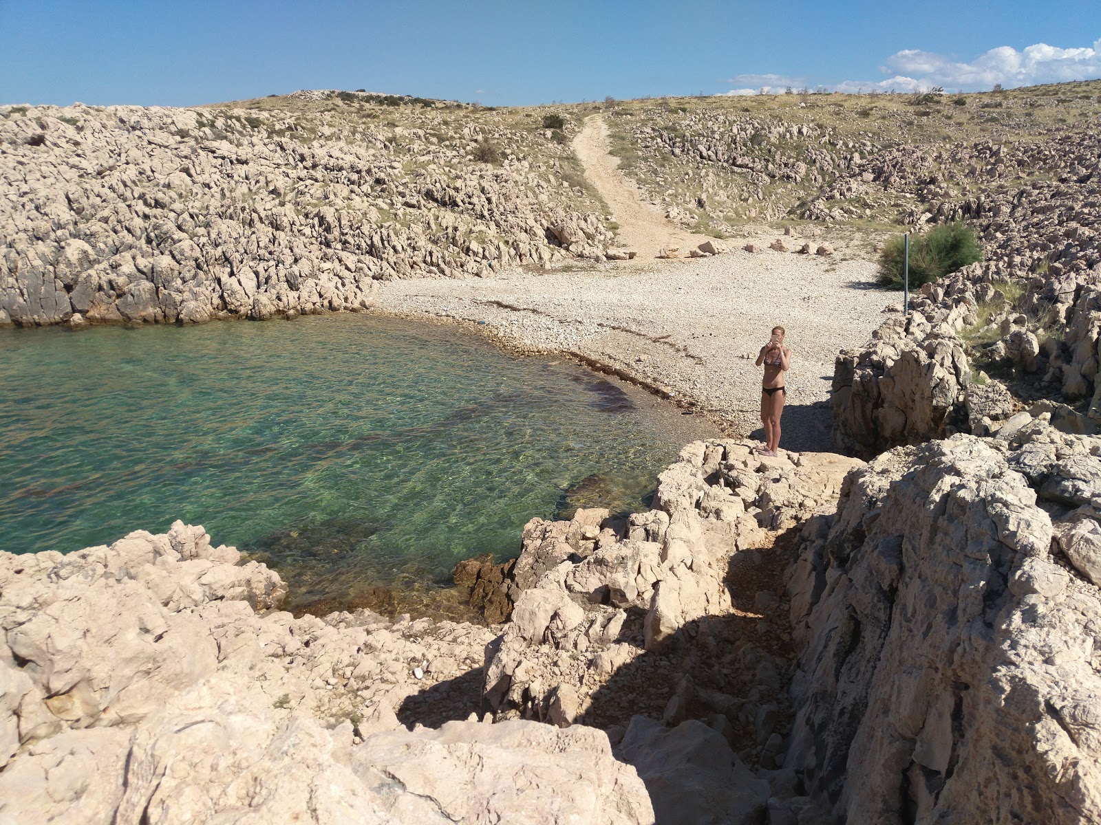 Foto von Tri drage beach und seine wunderschöne Landschaft