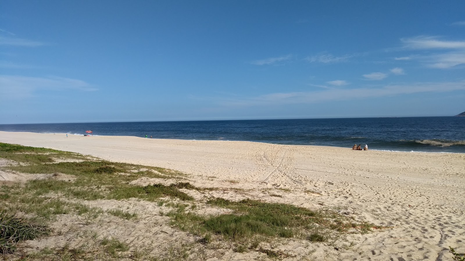 Praia do Frances的照片 带有蓝色纯水表面