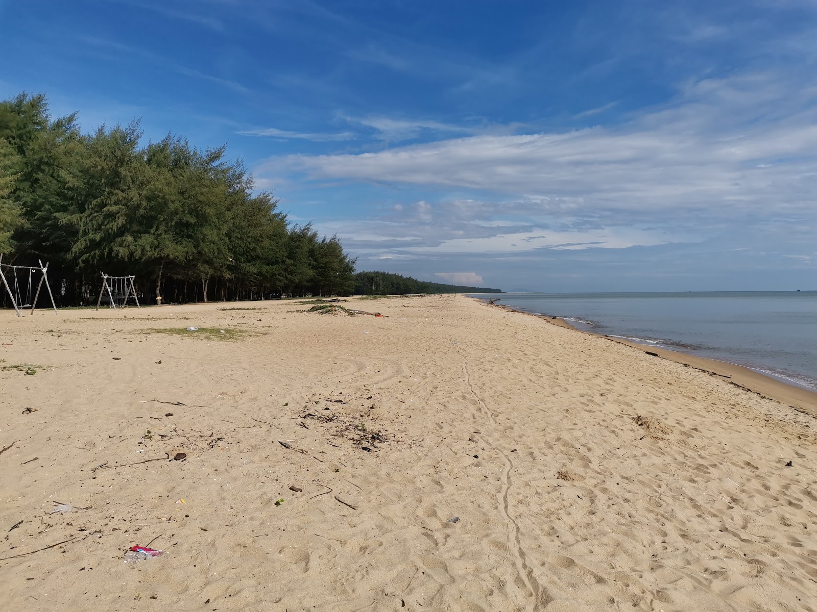 Foto von Seri Tujuh Beach mit beiger sand Oberfläche