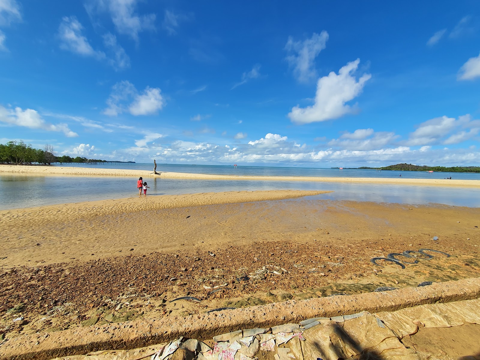 Photo de Setokok Beach avec sable lumineux de surface