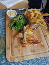 Fish and chips du Restaurant de fruits de mer Restaurant La Maison Bleue à Courseulles-sur-Mer - n°2