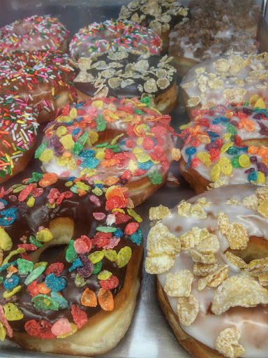 Freshh Donuts, 1150 Riverside Ave, Rialto, CA 92376, USA, 