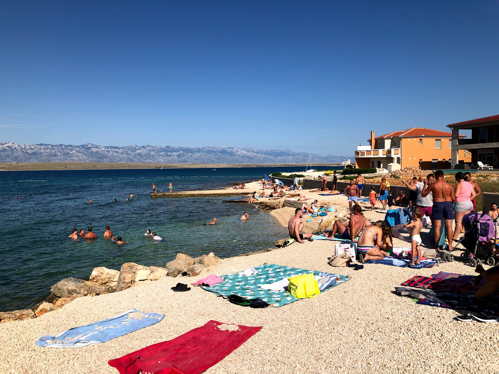 Plaza Brdonja'in fotoğrafı düz bir kıyı şeridi ile birlikte