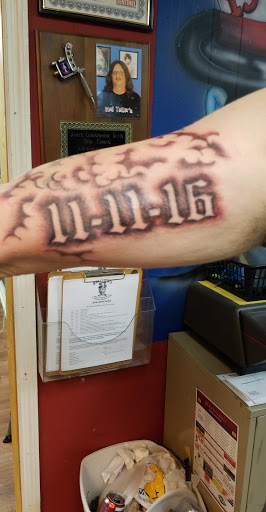 Explore sparrow tattoo ideas, creative tattoo ideas in Scottsboro, available at Mad Tatters Tattoo & Body Piercing