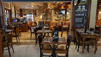 Atmosphère du Restaurant français Restaurant Le Comptoir Du Malt Calais à Coquelles - n°7