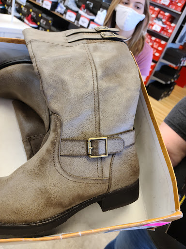 Shoe Store «Shoe Carnival», reviews and photos, 11772 W 95th St, Overland Park, KS 66214, USA