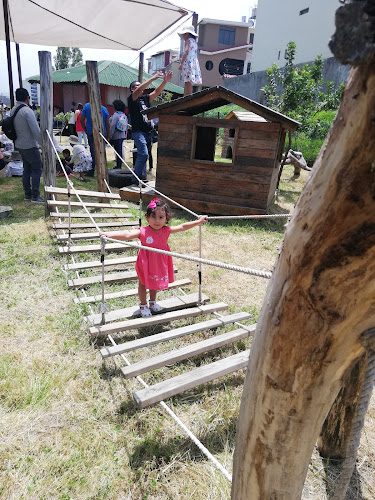 COLEGIO WALDORF AREQUIPA "El Colibrí"