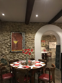 Atmosphère du Restaurant Les Acacias à Uchaux - n°2