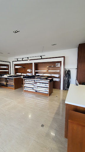 المصمم للخياطة الرجالية 