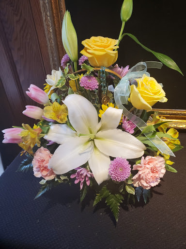 Florist «City Gardener & Florist», reviews and photos, 329 N Chestnut St, Ravenna, OH 44266, USA