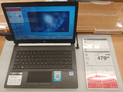 Office Supply Store «Staples», reviews and photos, 2950 Belcrest Center Dr, Hyattsville, MD 20782, USA