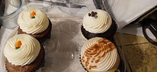 Bakery «Crème Cupcake + Dessert», reviews and photos, 543 28th St, Des Moines, IA 50312, USA