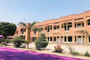 Chenab College, Chiniot image