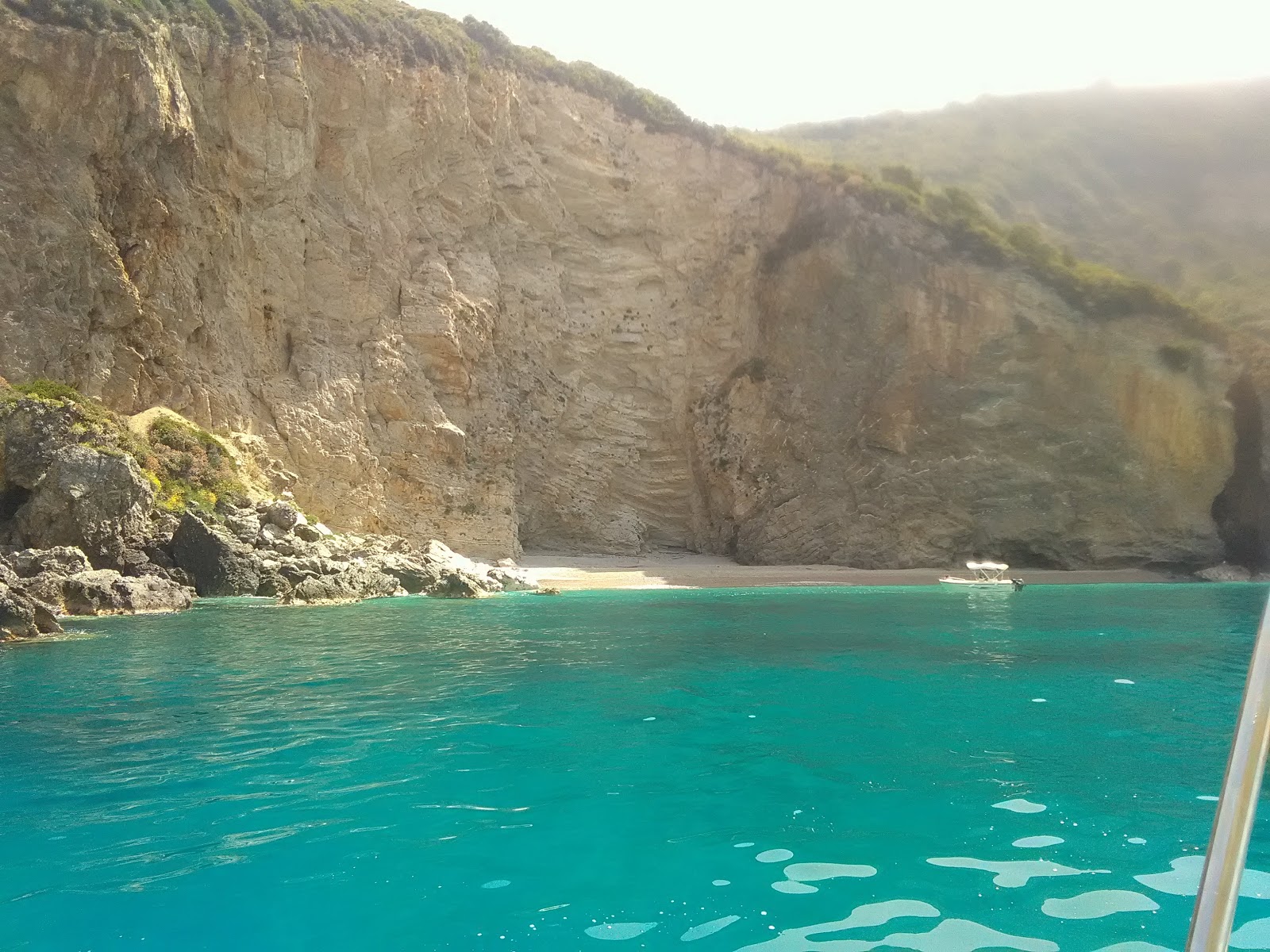 Photo de Antipsos beach avec l'eau cristalline de surface