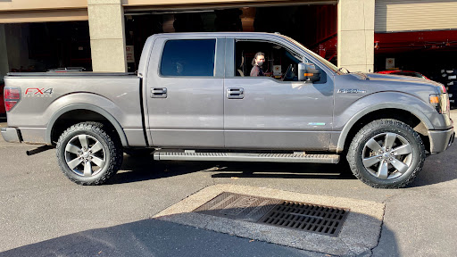 Tire Shop «Discount Tire Store - Tigard, OR», reviews and photos, 11462 SW Pacific Hwy, Tigard, OR 97223, USA